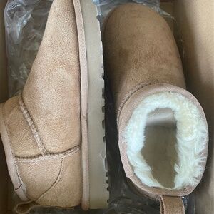 Ugg classic ultra mini